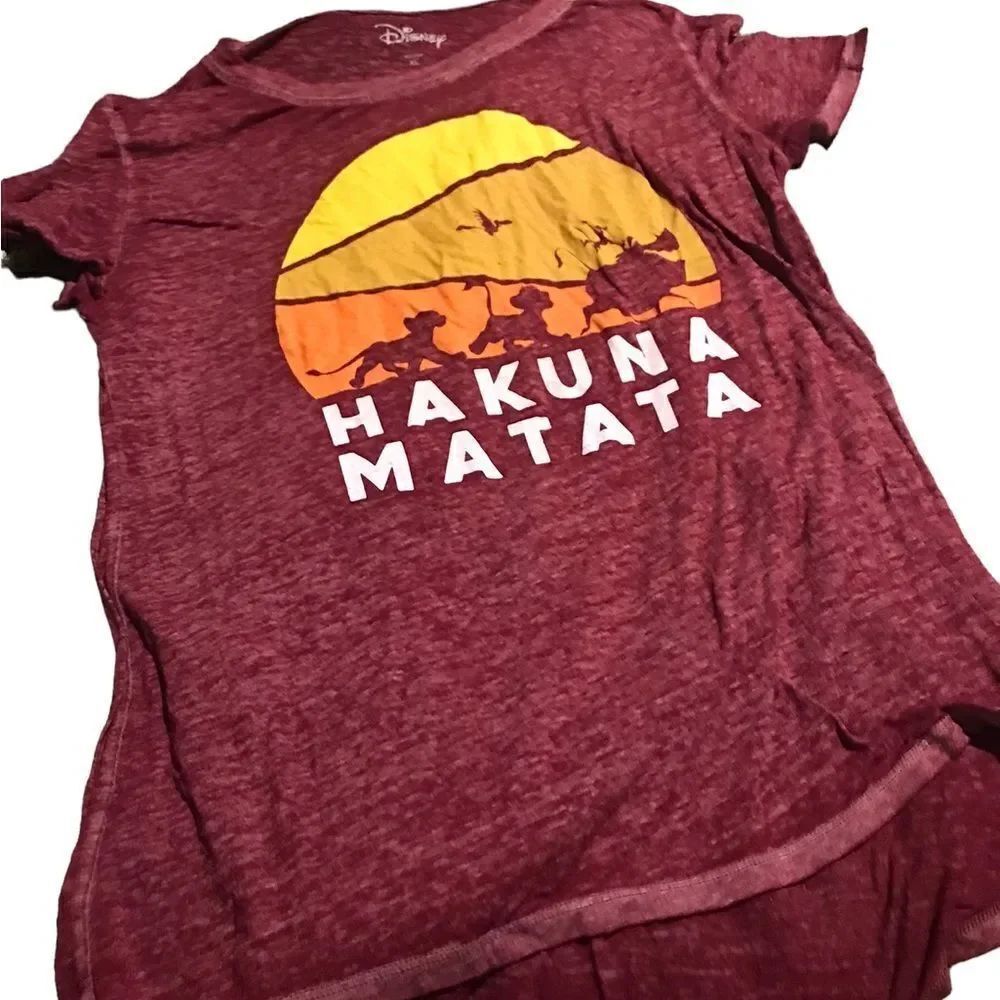 Disney size XL Ladies  t shirt purchased at Disney World Hakuna Matata like new